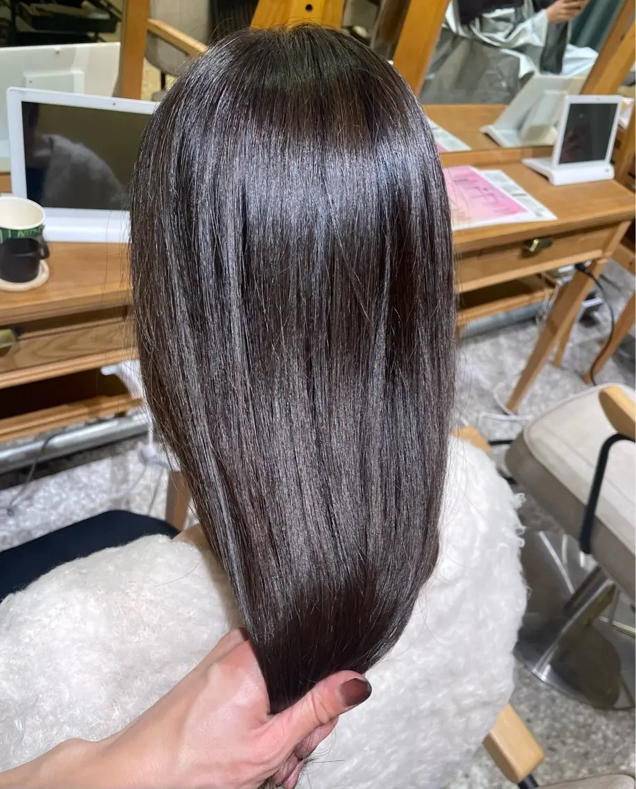ミディアム カラー 吉良祐樹 艶カラー／縮毛矯正のヘアスタイル