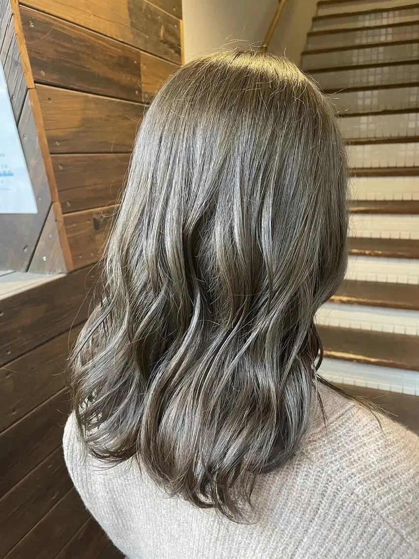 ロング アッシュ アッシュグレー plan maiのヘアスタイル