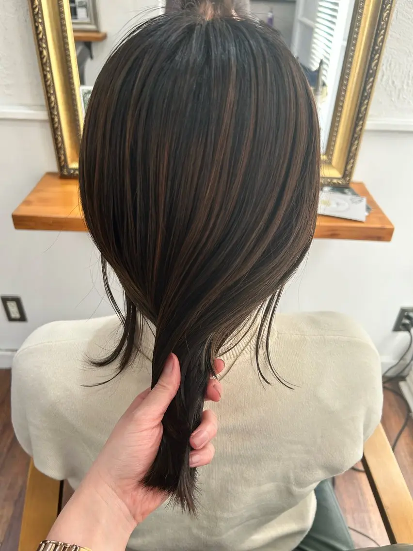 セミロング カラー ブリーチ ハイライトカラー ブリーチなしカラー ハイライト ヘアカラー トリートメント 江原 彩華のヘアスタイル