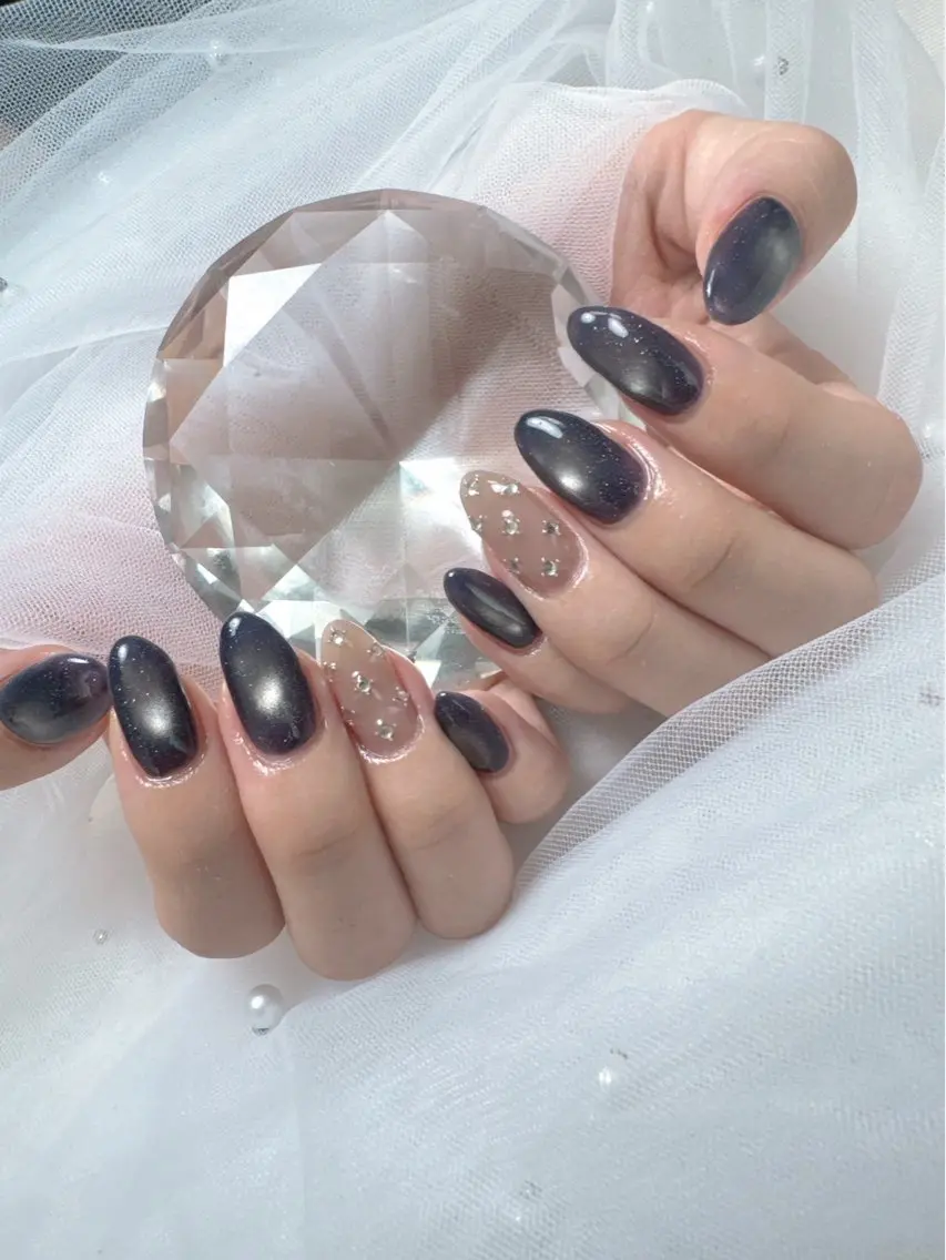 ネイル フットネイル フレンチネイル ガラスフレンチ キラキラネイル 韓国ネイル ハンドネイル Queeens nailのネイルデザイン