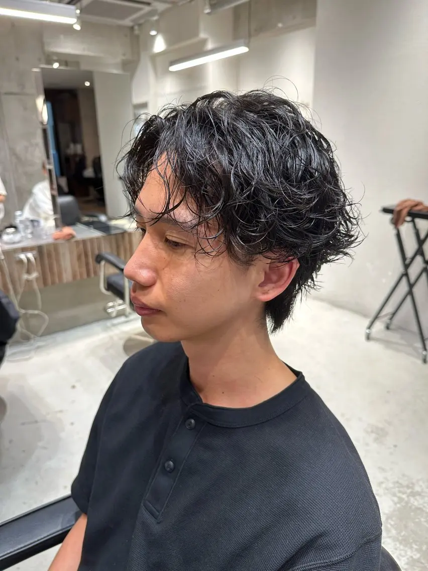 ミディアム パーマ メンズ ミディアムパーマ メンズパーマ 波巻きパーマ スパイラルパーマ カット パーマ トリートメント ヘアセット 横浜/メンズ特化/ Farbe/田中颯斗のヘアスタイル
