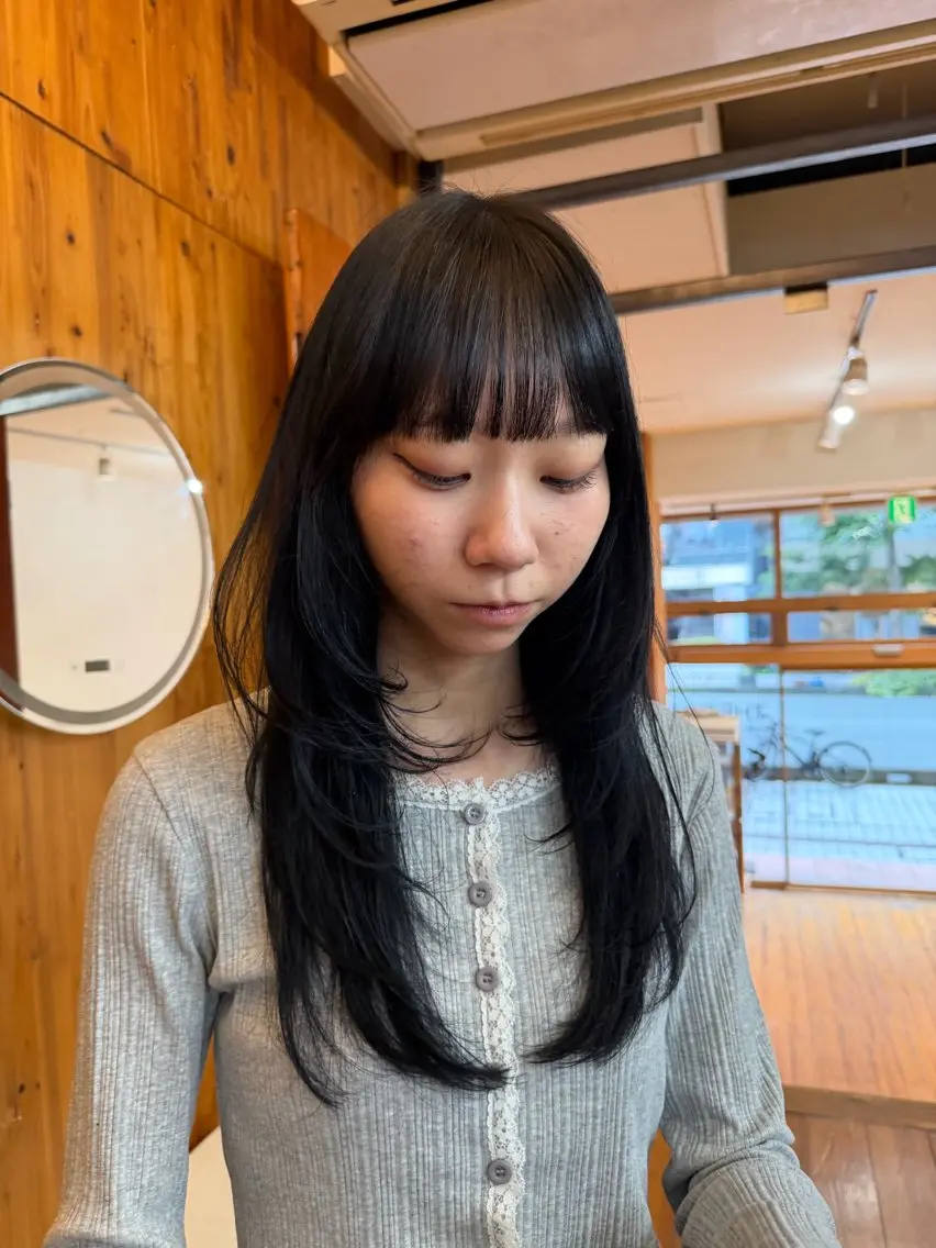 ロング レイヤーカット カット 𝐍𝐎𝐀 /ブリーチカラーのヘアスタイル