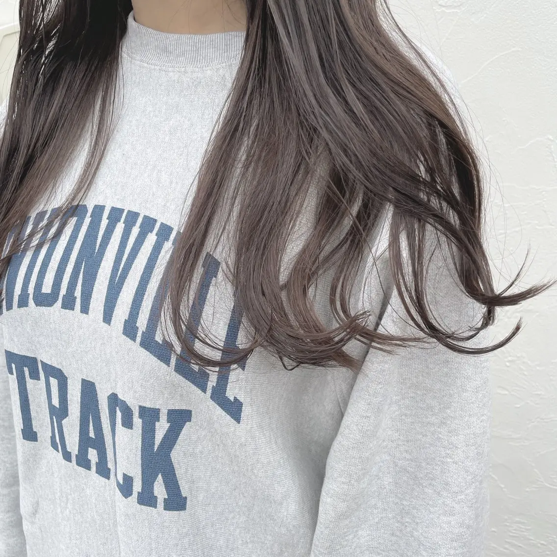 ロング カラー パーマ ヘアアレンジ グレージュ 顔まわりレイヤー 顔周りカット レイヤーカット ロング カット ヘアカラー トリートメント ヘッドスパ 【ツヤ髪美容師】 ツダケイスケのヘアスタイル