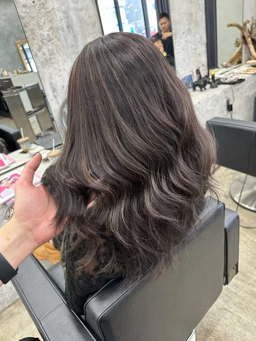 ロング カラー ハイライトカラー ハイライト カット ヘアカラー トリートメント 🪐LANDS🪐 福垣 海也のヘアスタイル