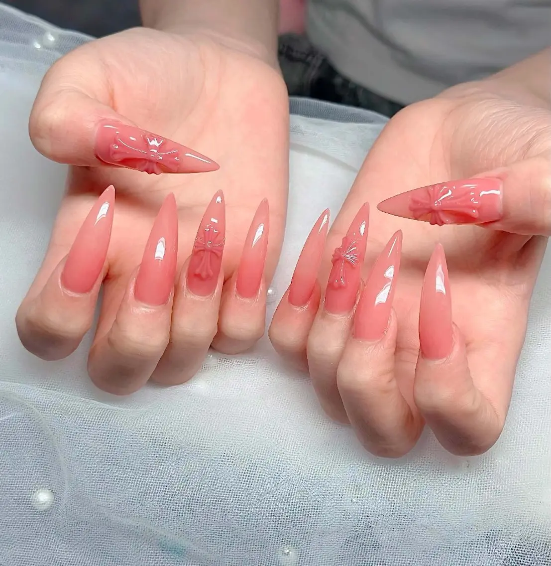 ネイル チークネイル フレンチネイル キラキラネイル 韓国ネイル マグネットネイル ハンドネイル Buruberii hbaby nailのネイルデザイン