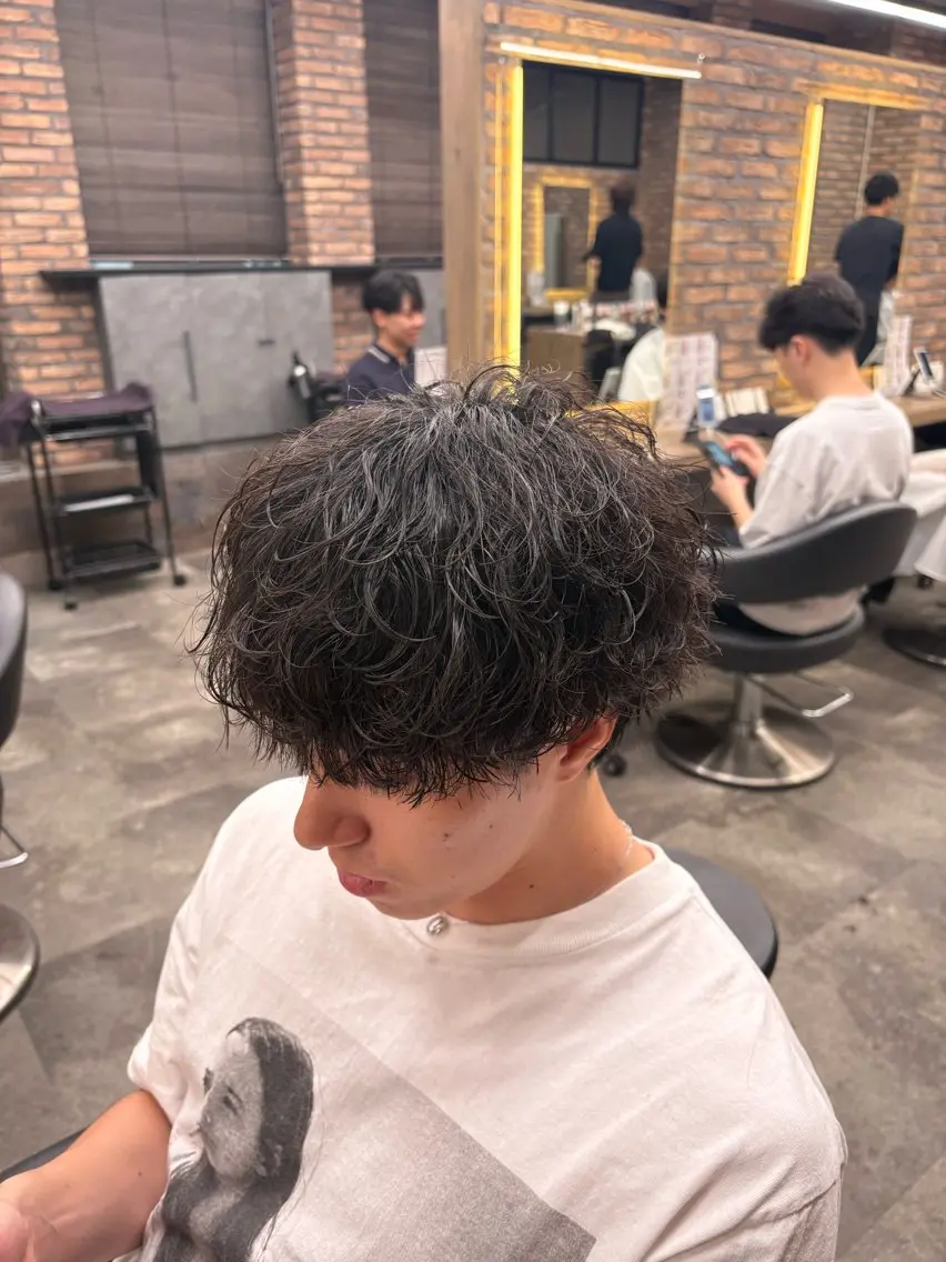 ショート カラー パーマ ヘアアレンジ メンズ キッズ アップバング センターパート メンズハイライト マッシュ メンズパーマ 波巻き/シャドウ/ 特化 福田朝輝のヘアスタイル