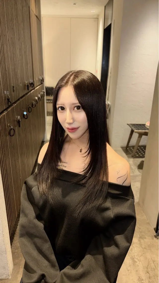 ロング カラー 透明感カラー レイヤーカット ロング ヘアカラー 渋谷/切りっぱなし レイヤー/ブリーチのヘアスタイル