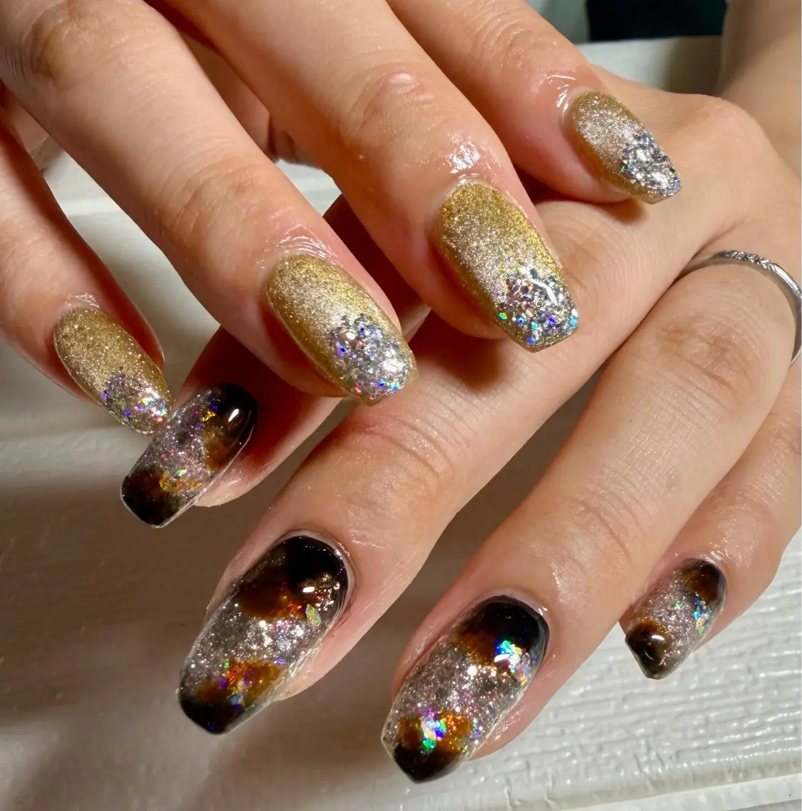 ミディアム ハンドネイル 2DY NAIL SALONのネイルデザイン