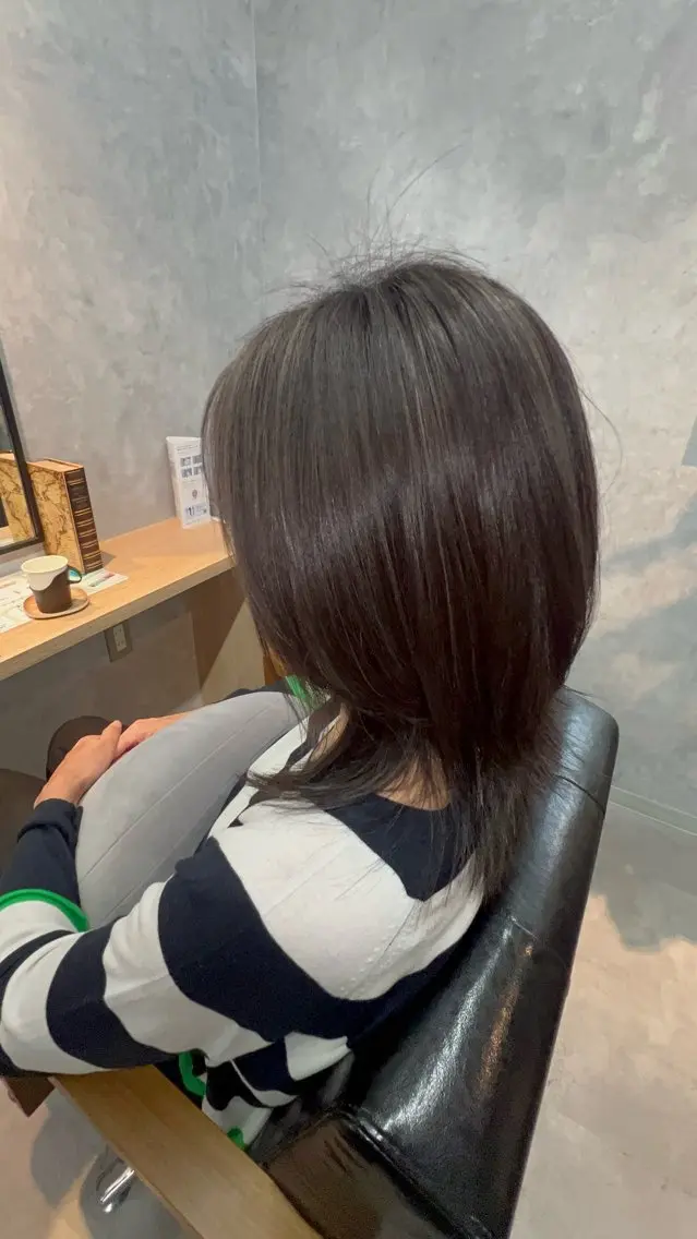 ミディアム ヘアカラー motoトップカラー リスト/ブリーチカラのヘアスタイル
