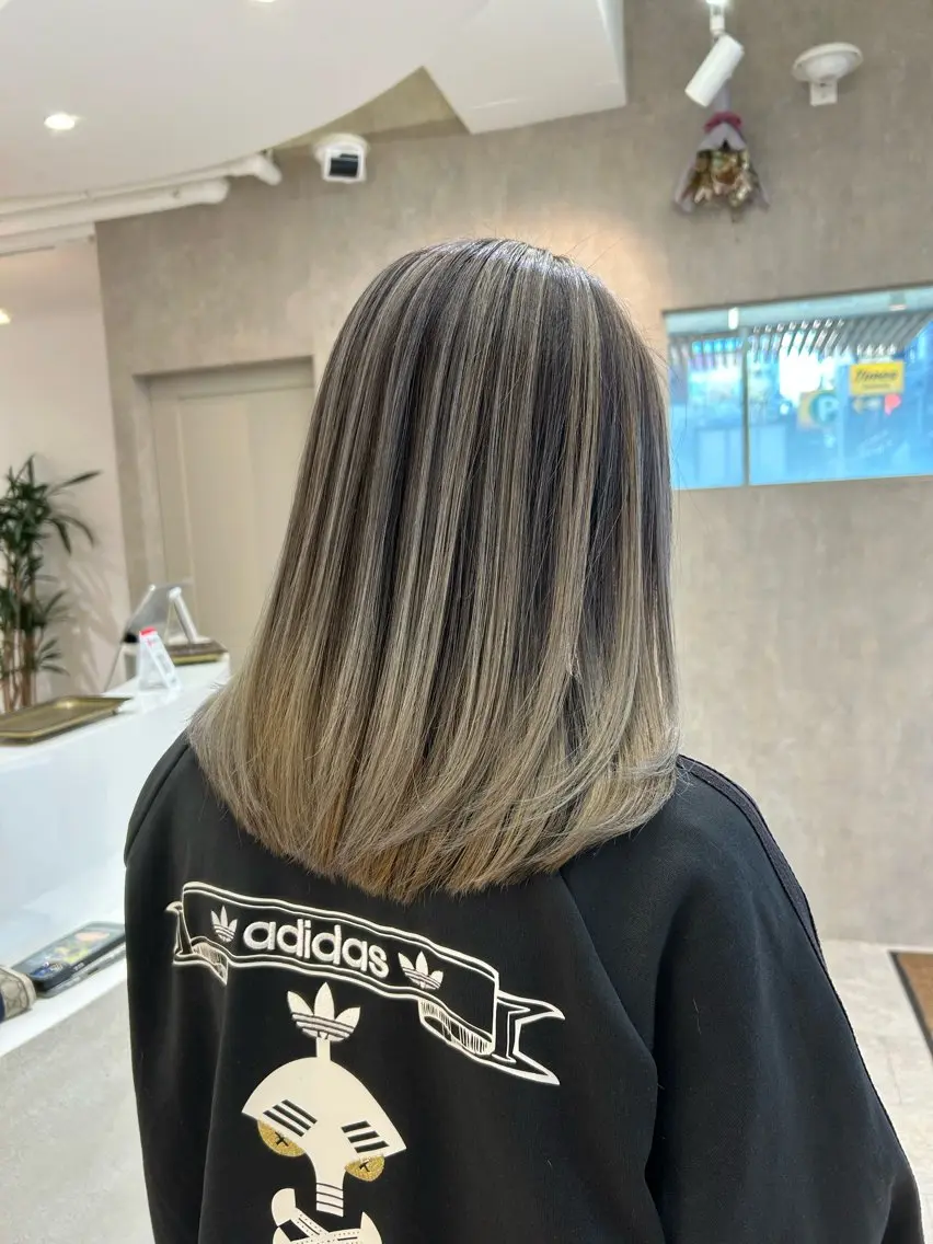 セミロング カラー バレイヤージュ レイヤーカット カット ヘアカラー 竹井俊介/ブリーチ /レイヤーカットのヘアスタイル