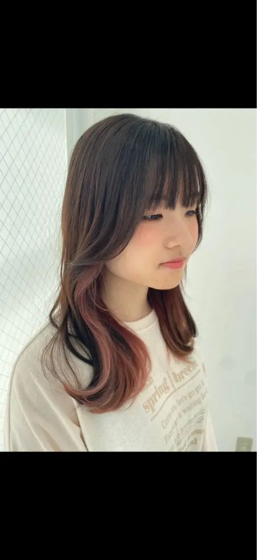 カラー 梅林 亜衣のヘアスタイル