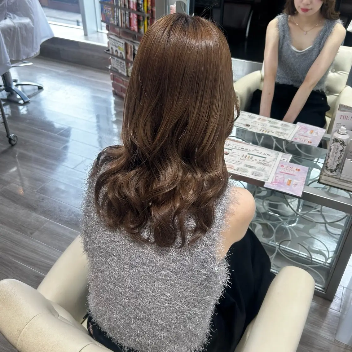 ミディアム カラー 眉カット 脇坂 花菜子のヘアスタイル