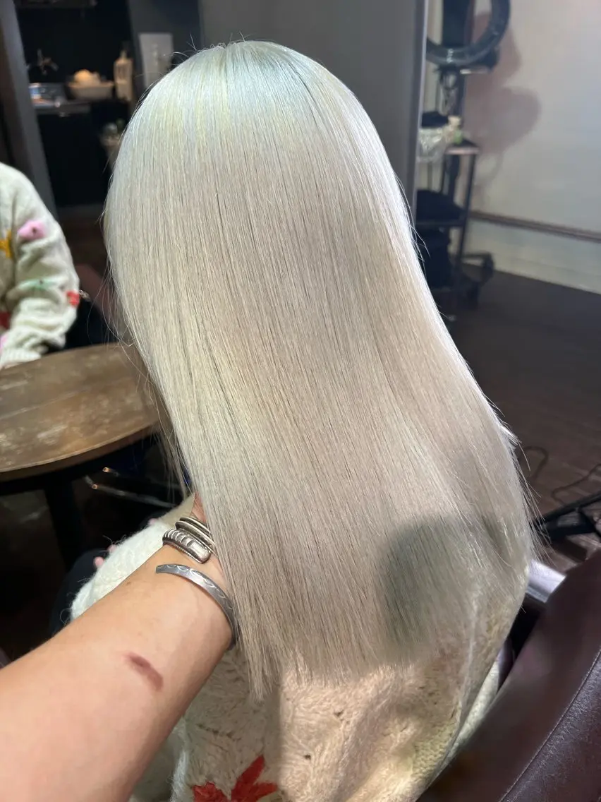 ロング カラー ベージュカラー ブリーチ ブロンド ケアブリーチ 透明感カラー ヘアカラー Lima/ハイトー ン/ブリーチ/心斎橋のヘアスタイル