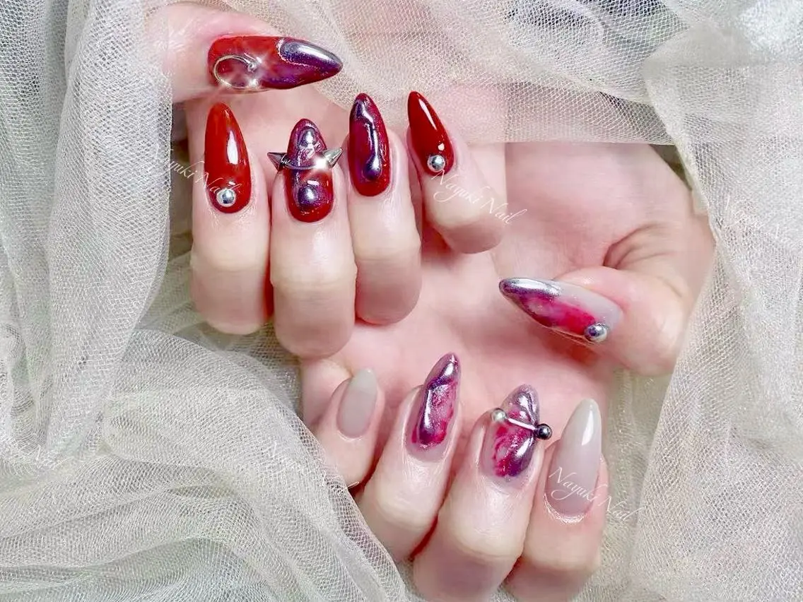 ネイル 🦋 Queenieのネイルデザイン