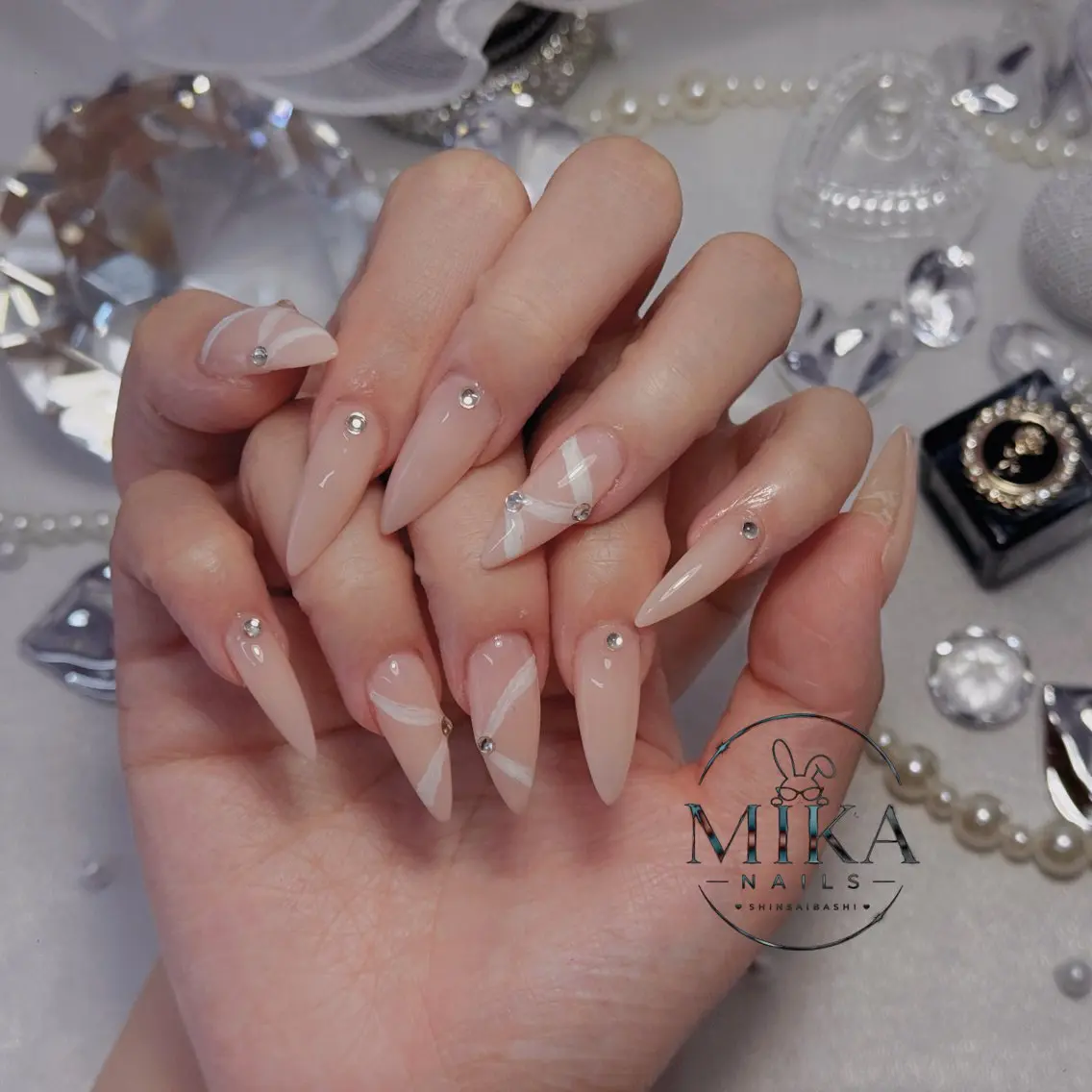 ネイル ガーリー キラキラネイル 韓国ネイル ロングネイル シンプルネイル ハンドネイル Genie Mika Nailsのネイルデザイン
