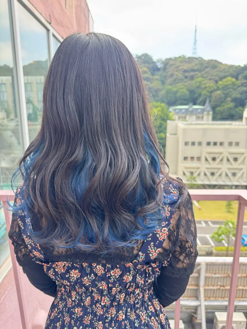 ロング カラー ブルーカラー インナーカラー ヘアカラー Viage （ビアージュ）のヘアスタイル