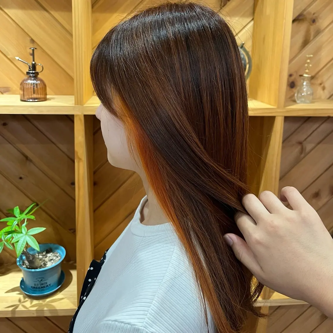 ミディアム カラー 岩田 樹美のヘアスタイル