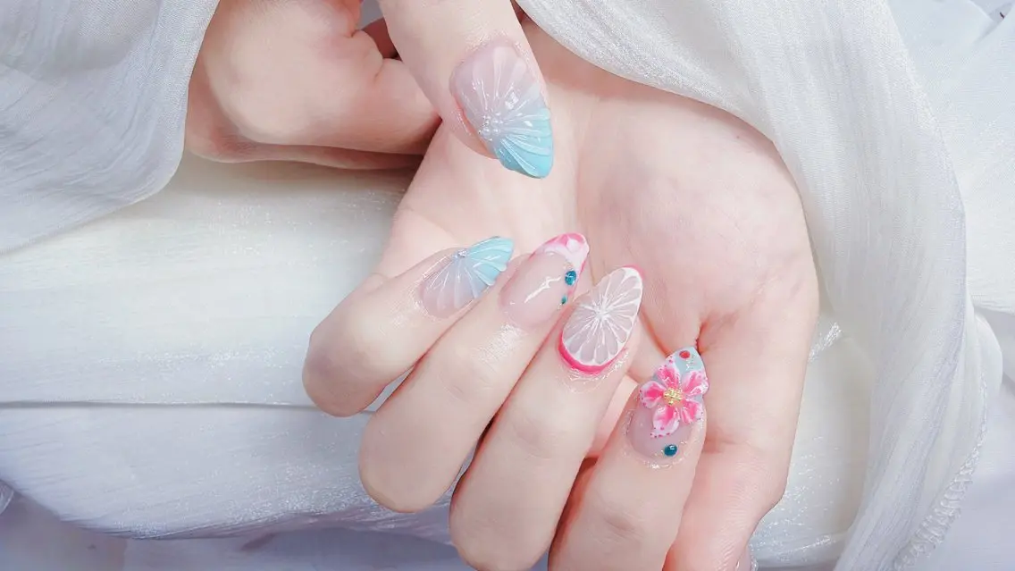ネイル アートネイル オーロラネイル ガーリー キラキラネイル 韓国ネイル ハンドネイル Mio NailsalonUのネイルデザイン
