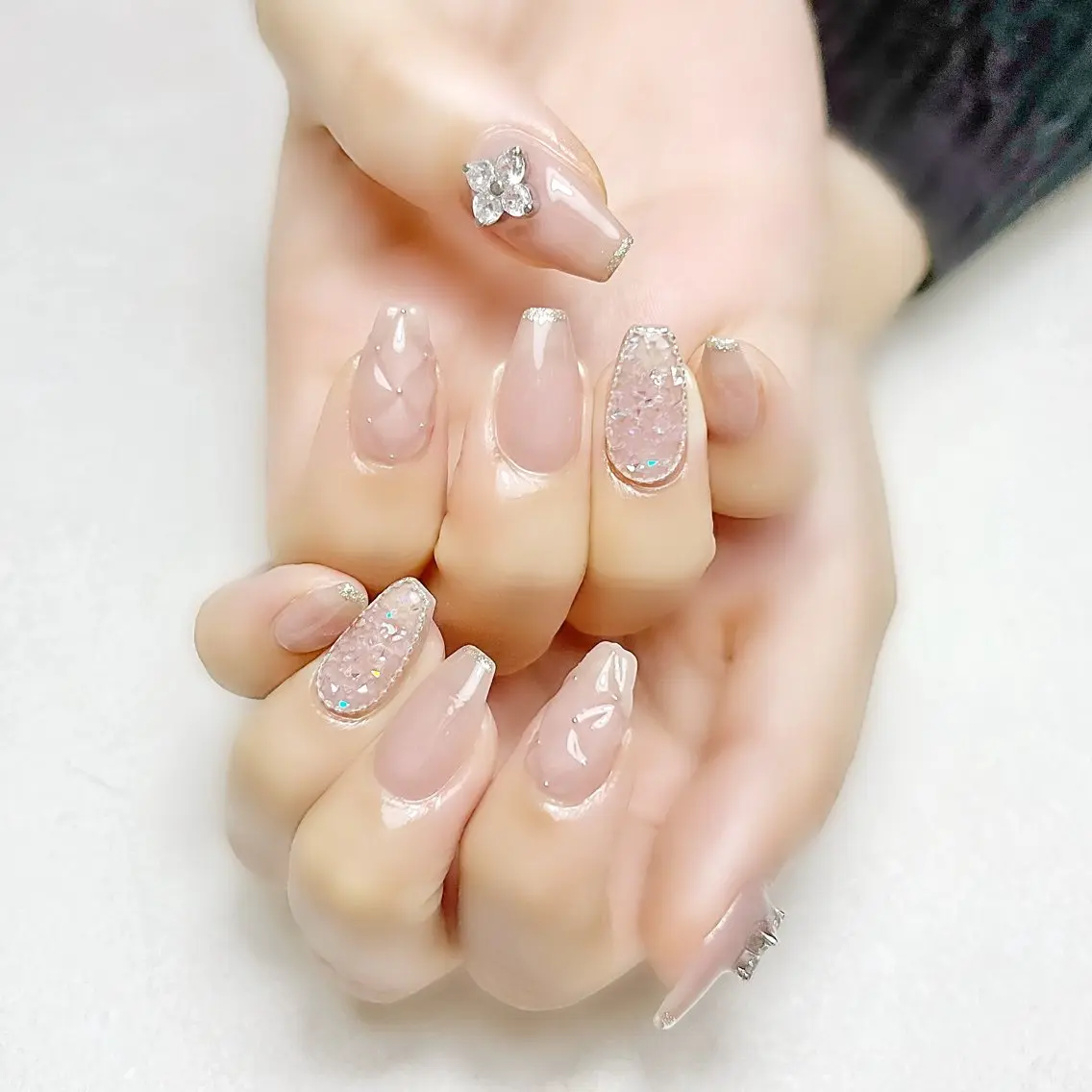 ネイル ガーリー キラキラネイル ラメ(グリッター) シルバー ワンホンネイル rouse nail RISATOのネイルデザイン