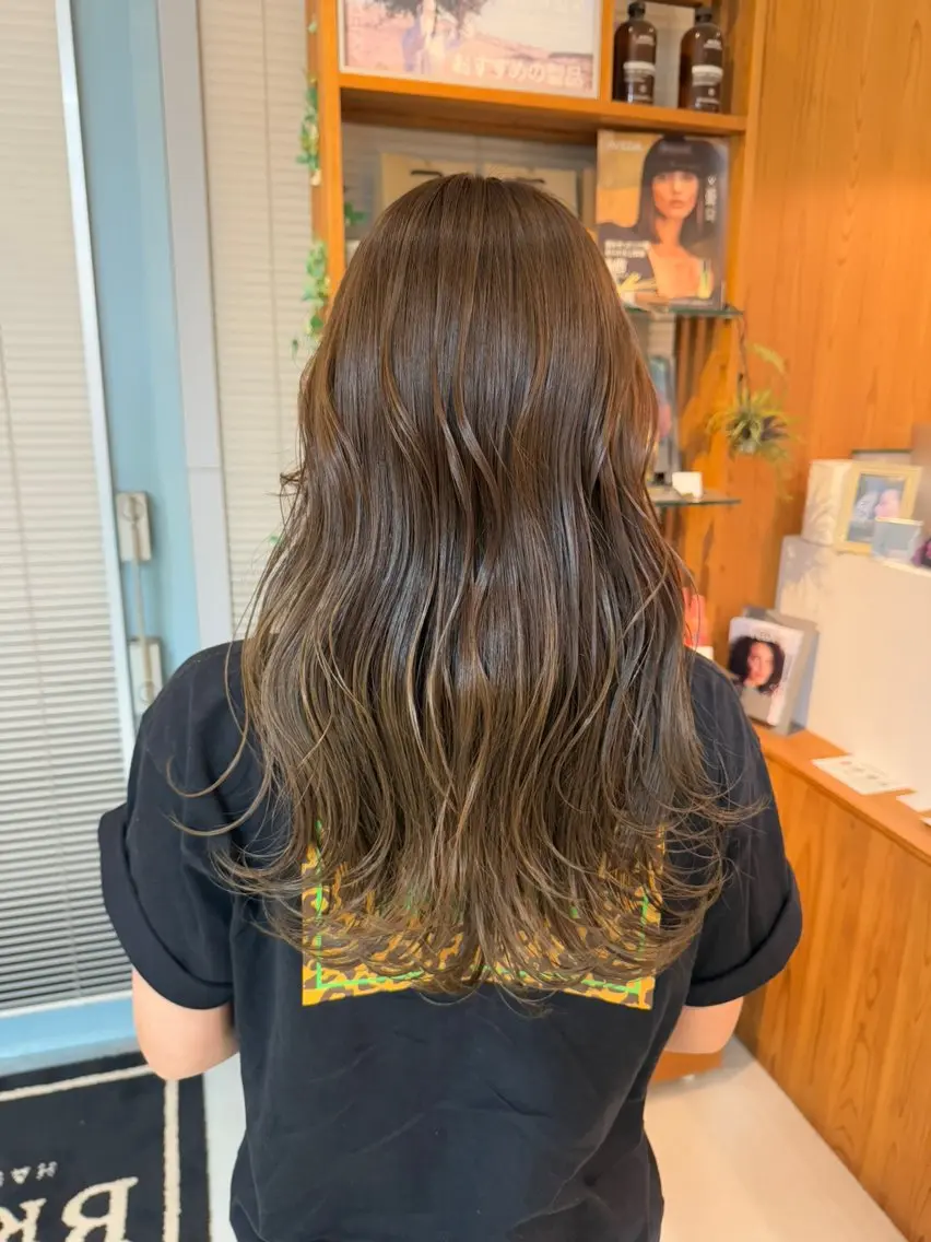 ロング カラー yuika BRICK 今治のヘアスタイル