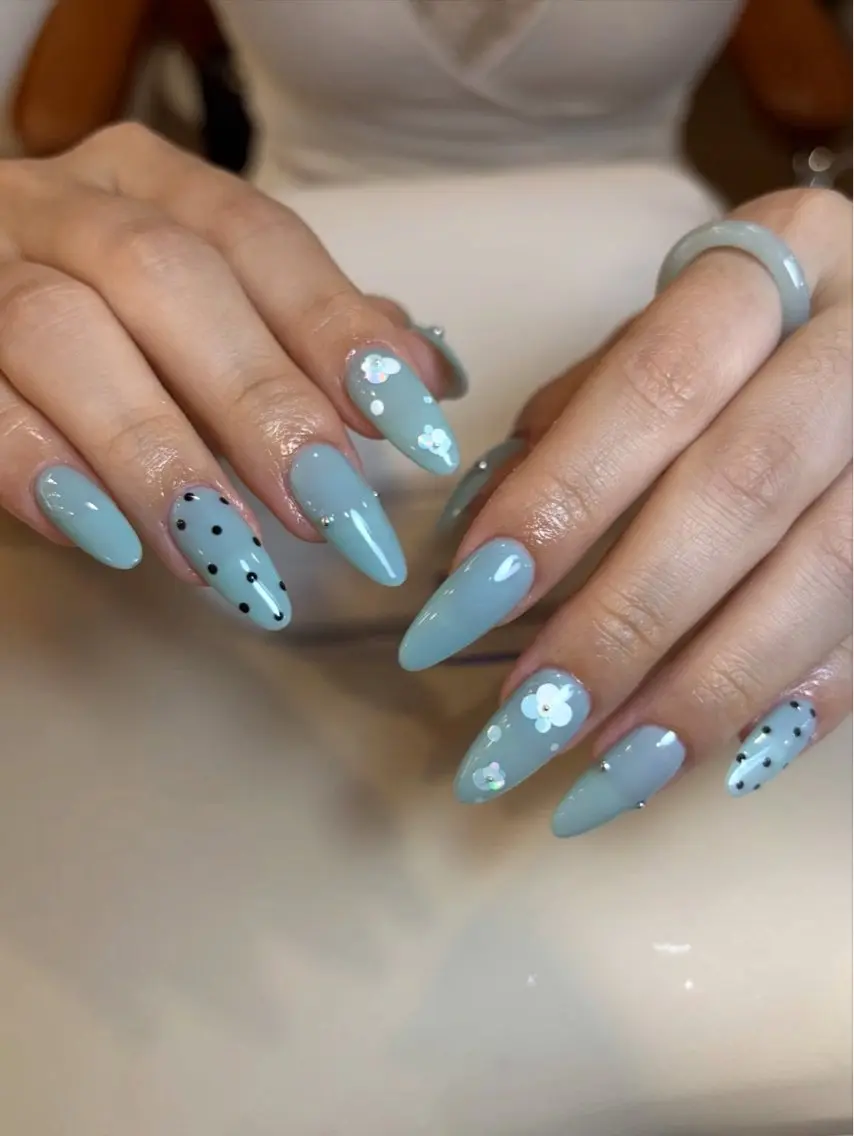 ネイル チークネイル ドット フレンチネイル グラデーション 韓国ネイル Minette nailrinrinのネイルデザイン