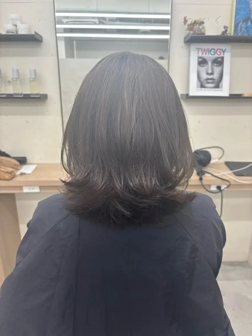 ミディアム カラー アッシュ 山内 花姫のヘアスタイル