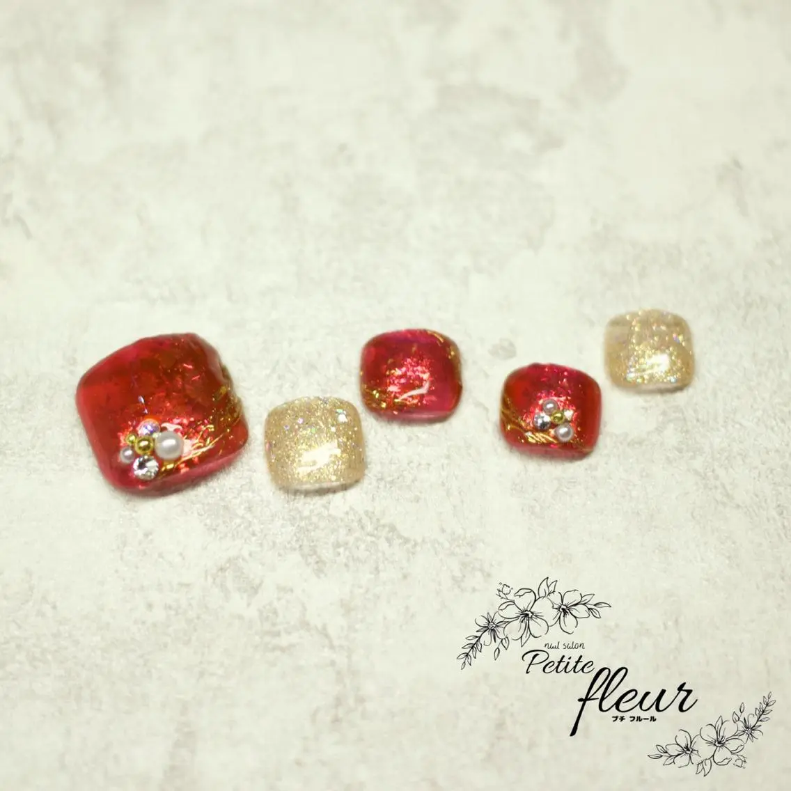 ネイル フットネイル キラキラネイル 赤色 ❁⃘*。Petite fleur❁⃘*りさのネイルデザイン