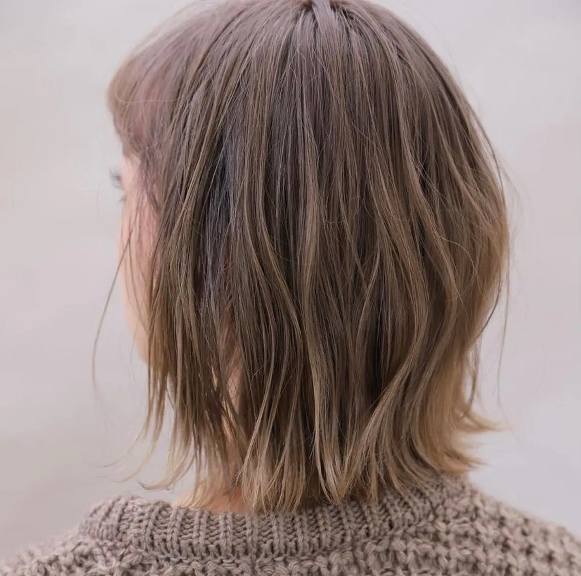 ショート カラー 麻生 真子のヘアスタイル