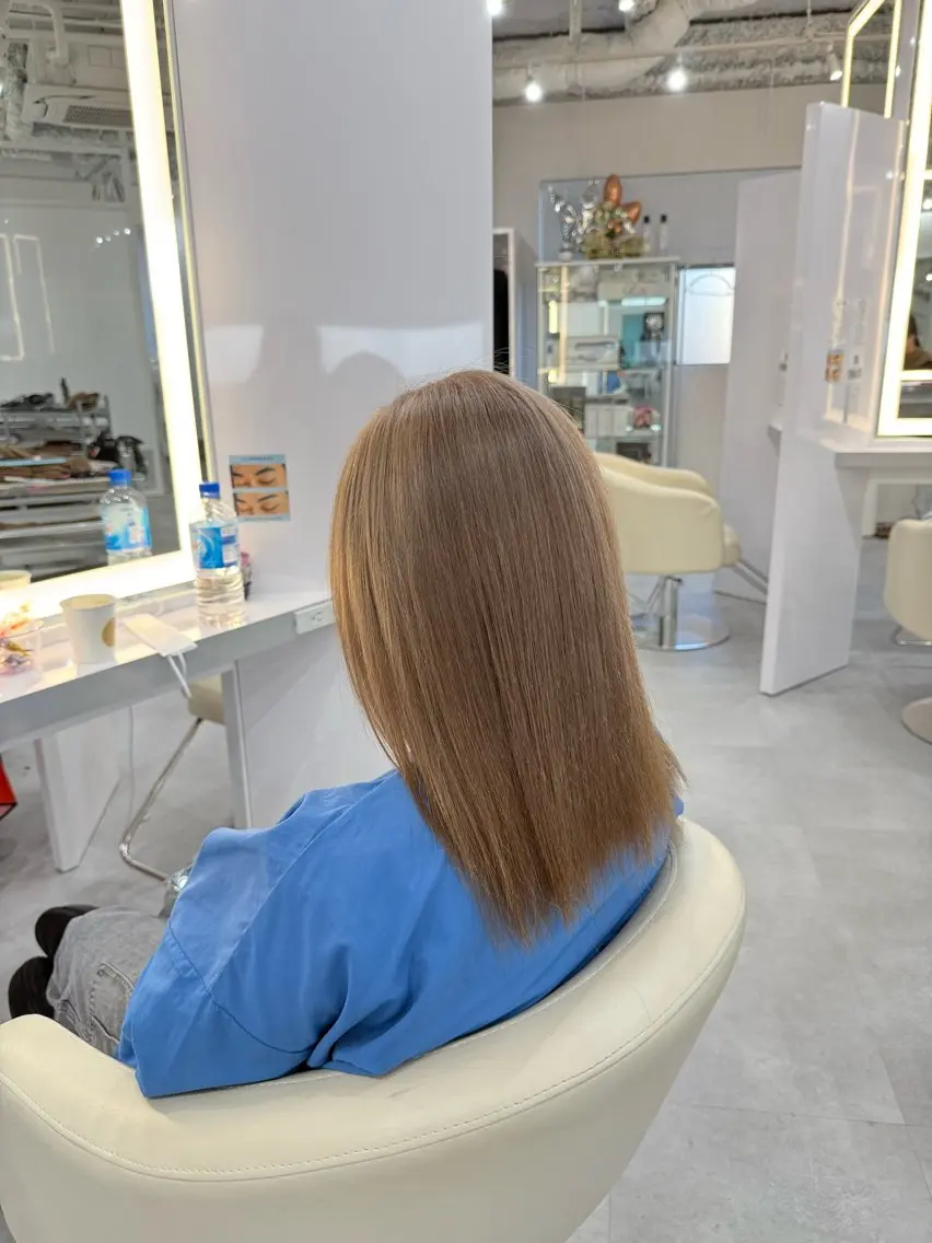 カラー ベージュカラー ブリーチ ミルクティーベージュ R/🎀 ヘアセット・艶カラーのヘアスタイル