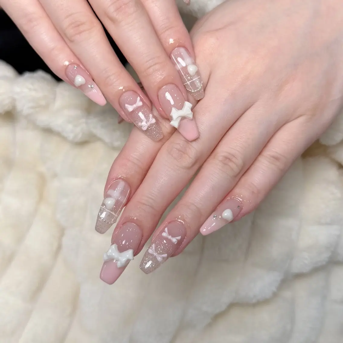 ネイル チークネイル フレンチネイル ジェルネイル ガーリー キラキラネイル ハンドネイル UM Nail Salonのネイルデザイン