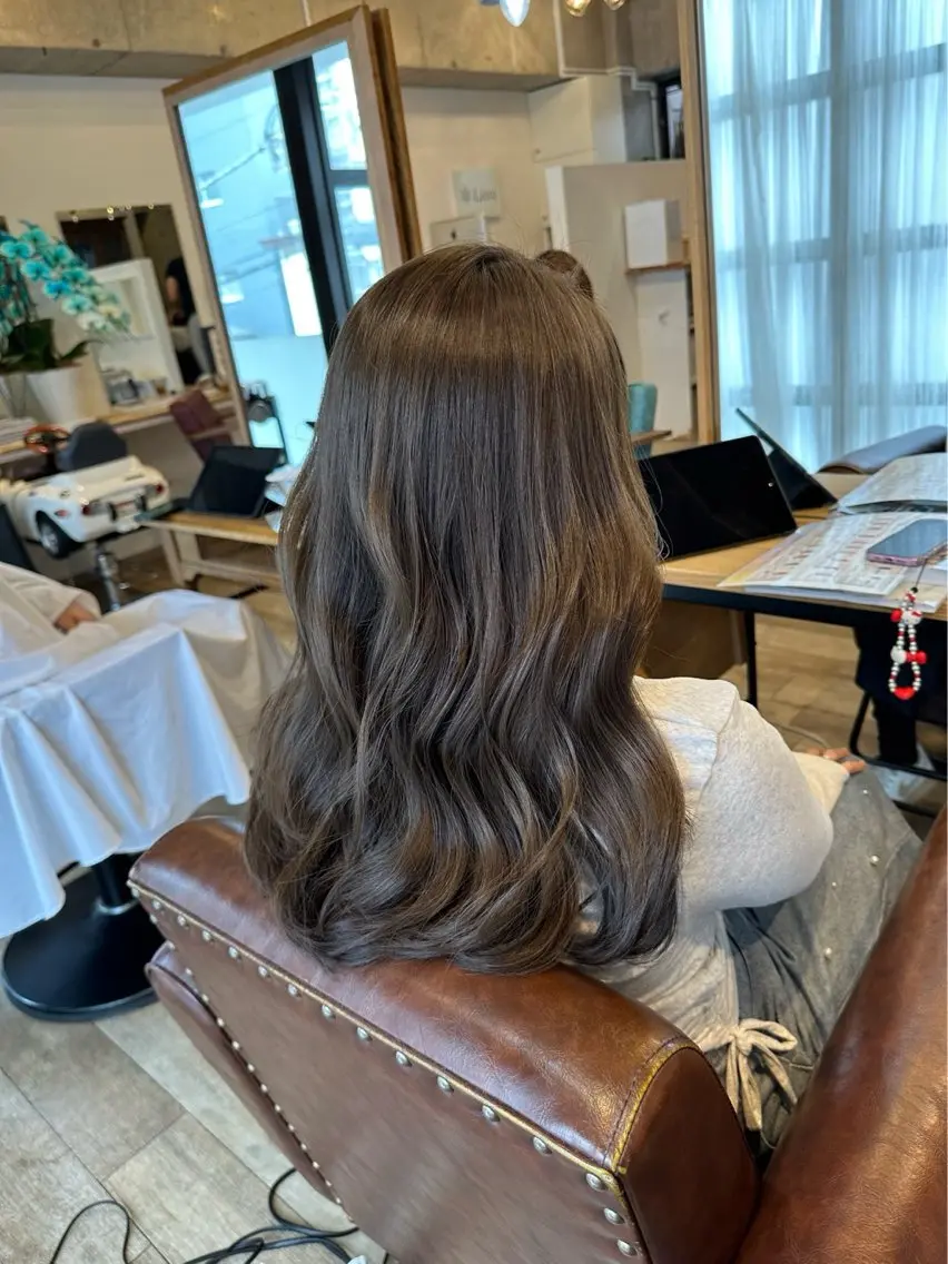 セミロング カラー ベージュカラー ヘアカラー トリートメント Liere Muuのヘアスタイル