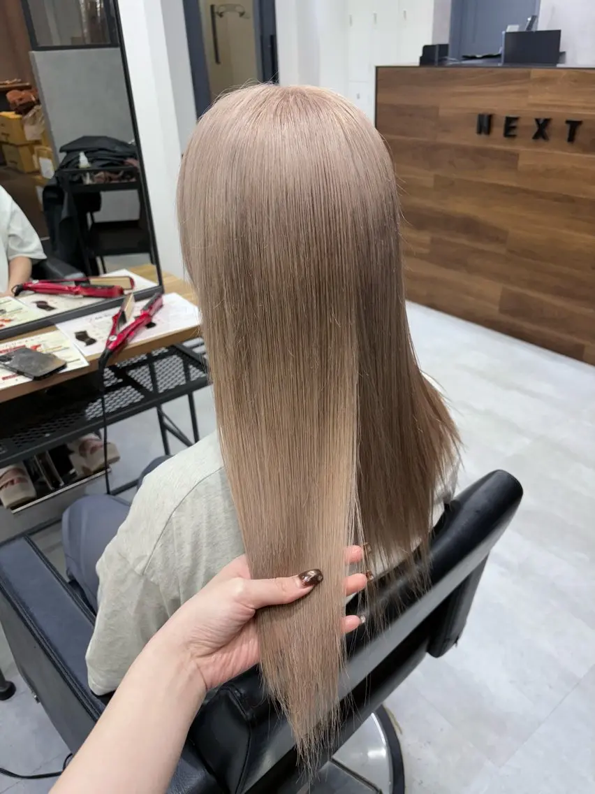ロング カラー ベージュカラー ブリーチ ミルクティーベージュ ヘアカラー トリートメント ENA💗NEXT /ハイトーンエクステのヘアスタイル