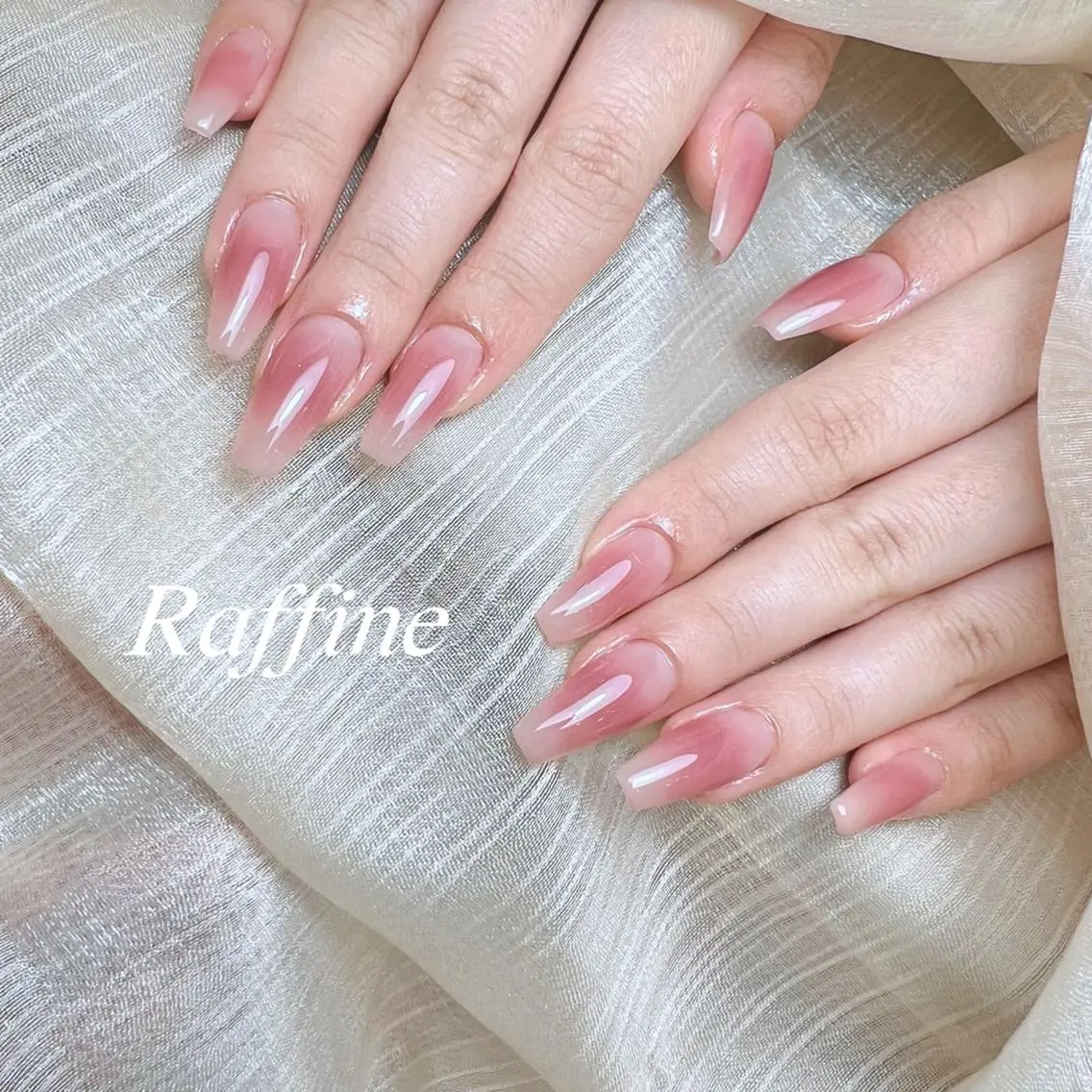 ネイル ハンドネイル RAFFINE haru🦋🩵のネイルデザイン