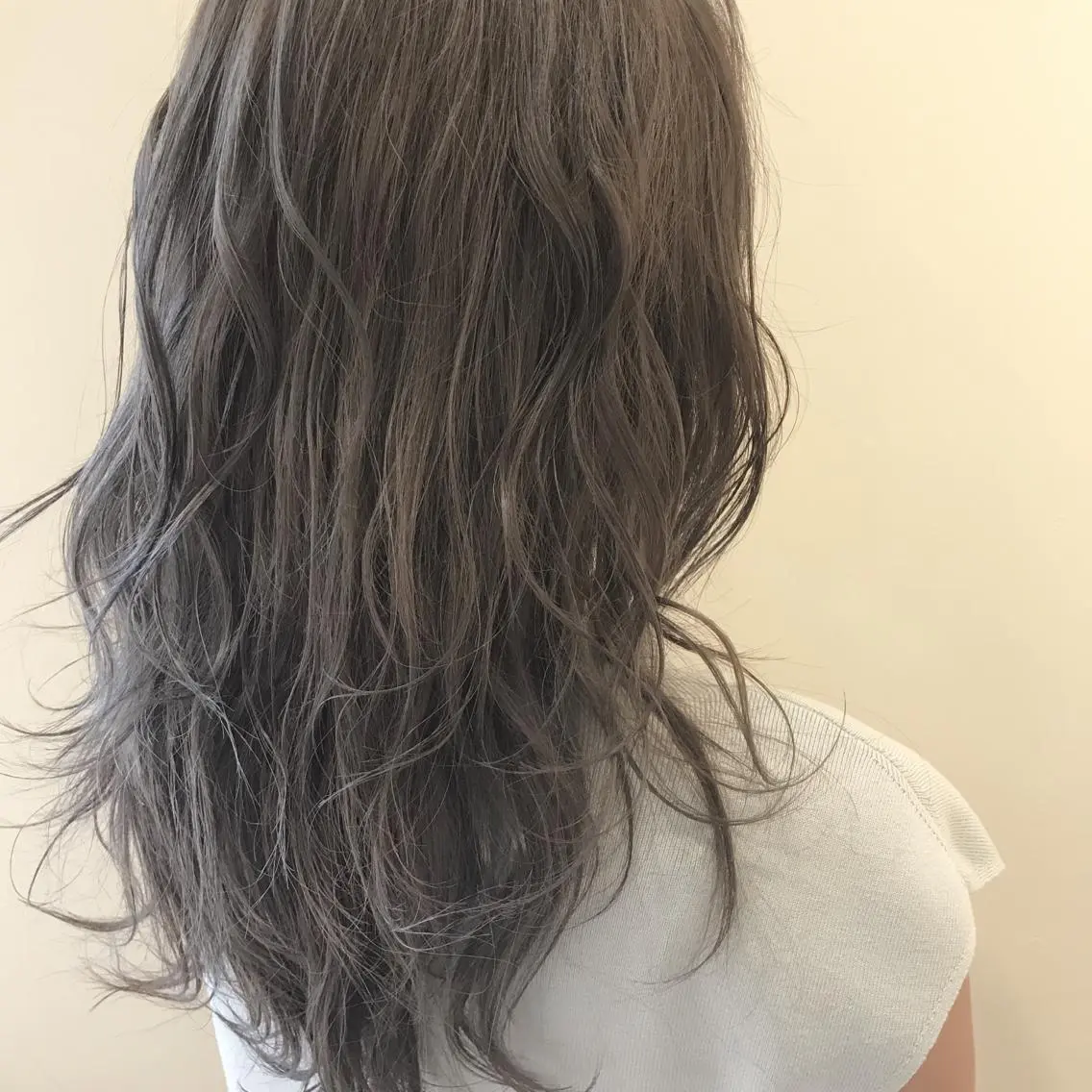 セミロング カラー グレージュ 艶髪育成サロン 京橋 shinのヘアスタイル