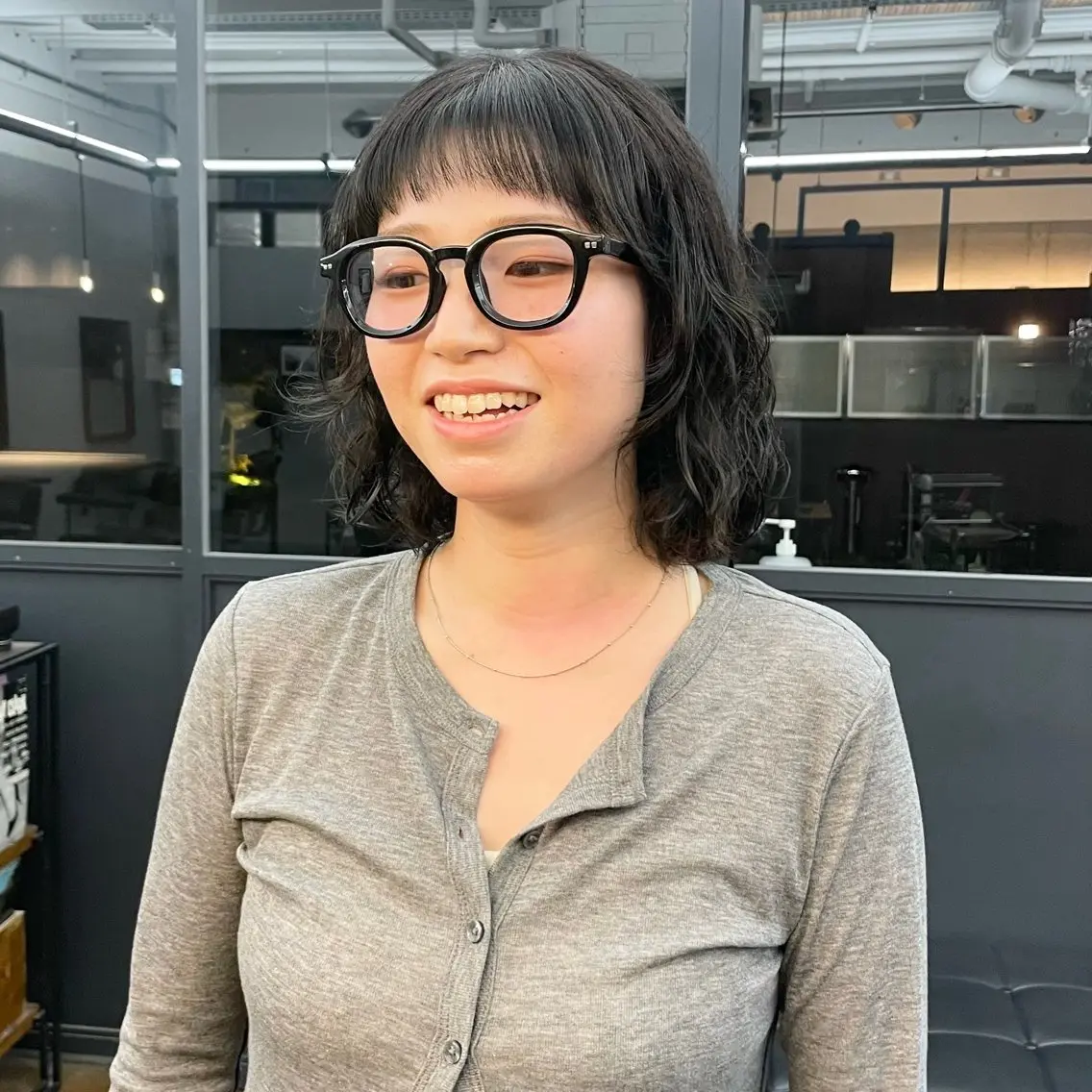 ミディアム パーマ メンズ ミディアムパーマ メンズパーマ ボブ オン眉 カット パーマ トリートメント ヘアセット ✂︎ウルフ・ショート ✂︎MIKUNIのヘアスタイル