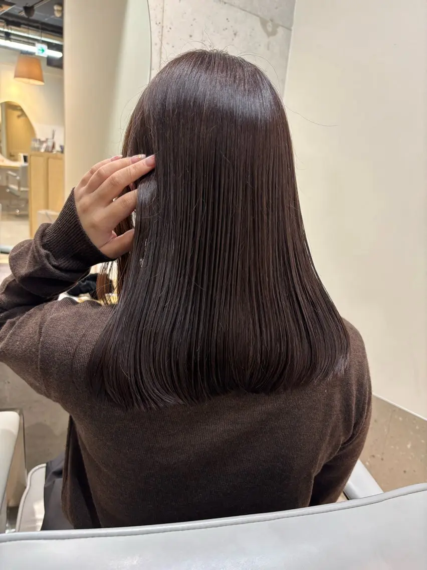 セミロング カラー ブラウンカラー ココアブラウン 透明うる艶カラー🫧 ココロのヘアスタイル