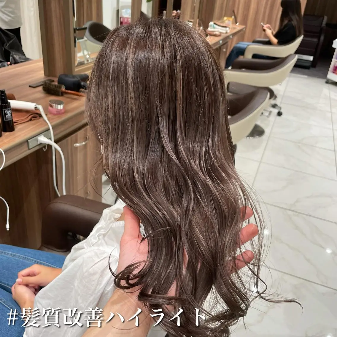 セミロング カラー カット ヘアカラー トリートメント 白髪ぼかしハイライト 茗荷谷駅徒歩2分のヘアスタイル