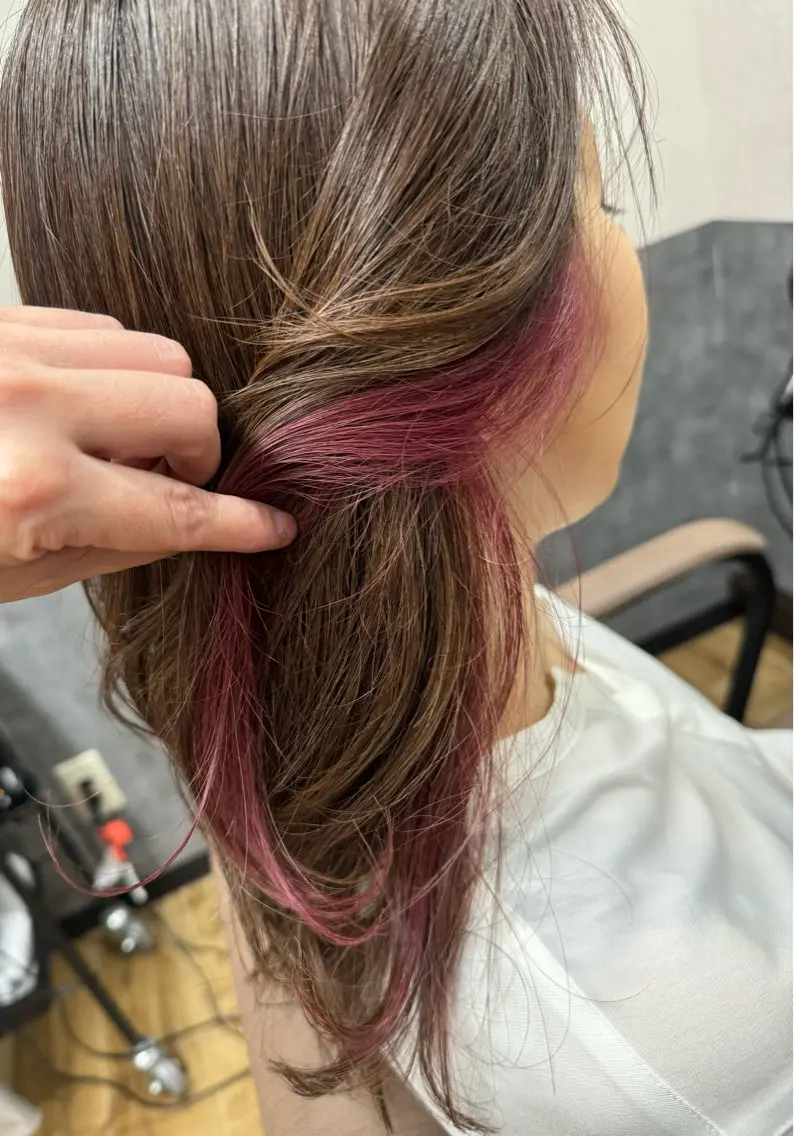 セミロング カラー インナーカラー ピンクカラー ローズカラー reeed konnoのヘアスタイル