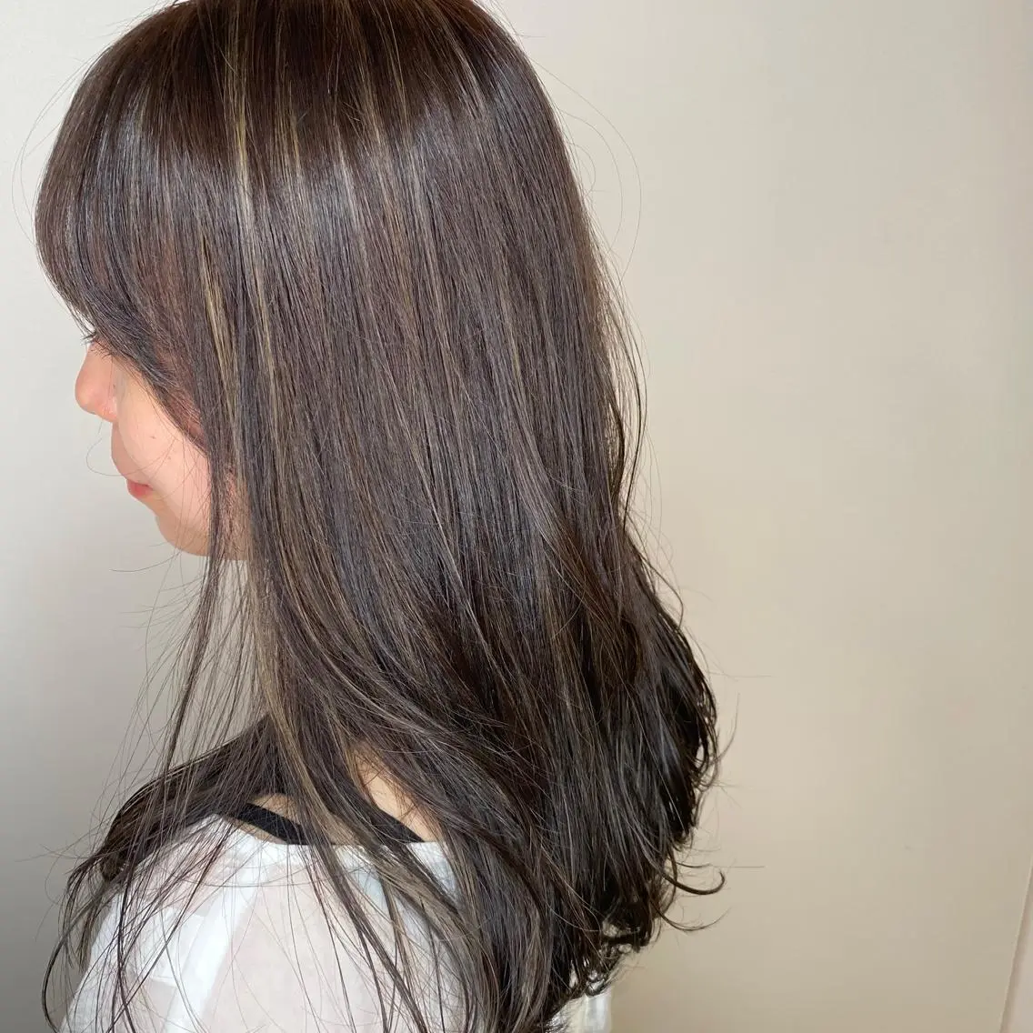 ロング カラー ハイライトカラー ハイライト 宇田川 真央のヘアスタイル