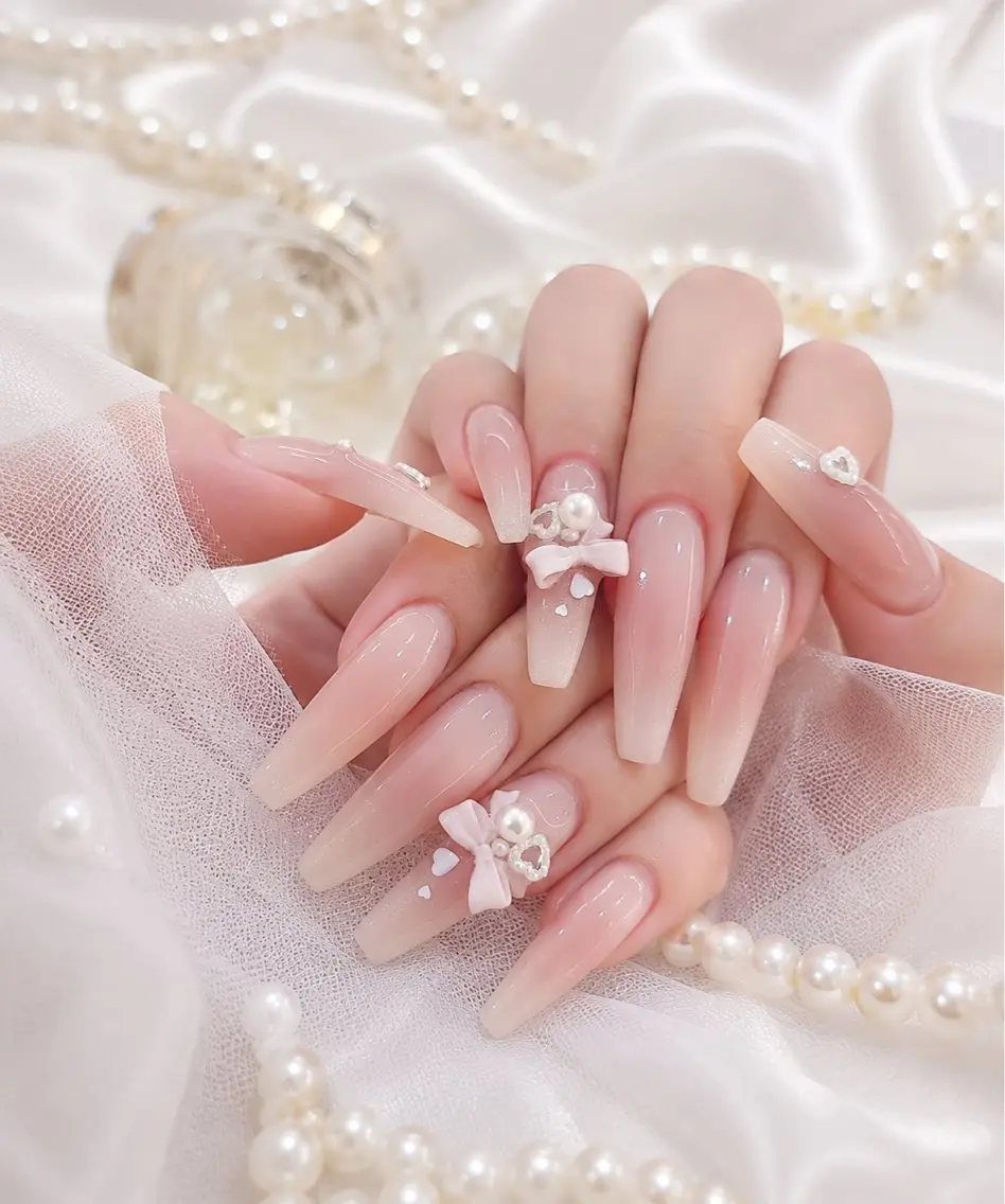 ネイル アートネイル オーロラネイル ボルドー チークネイル フレンチネイル ハンドネイル Sakura Nail Salonのネイルデザイン