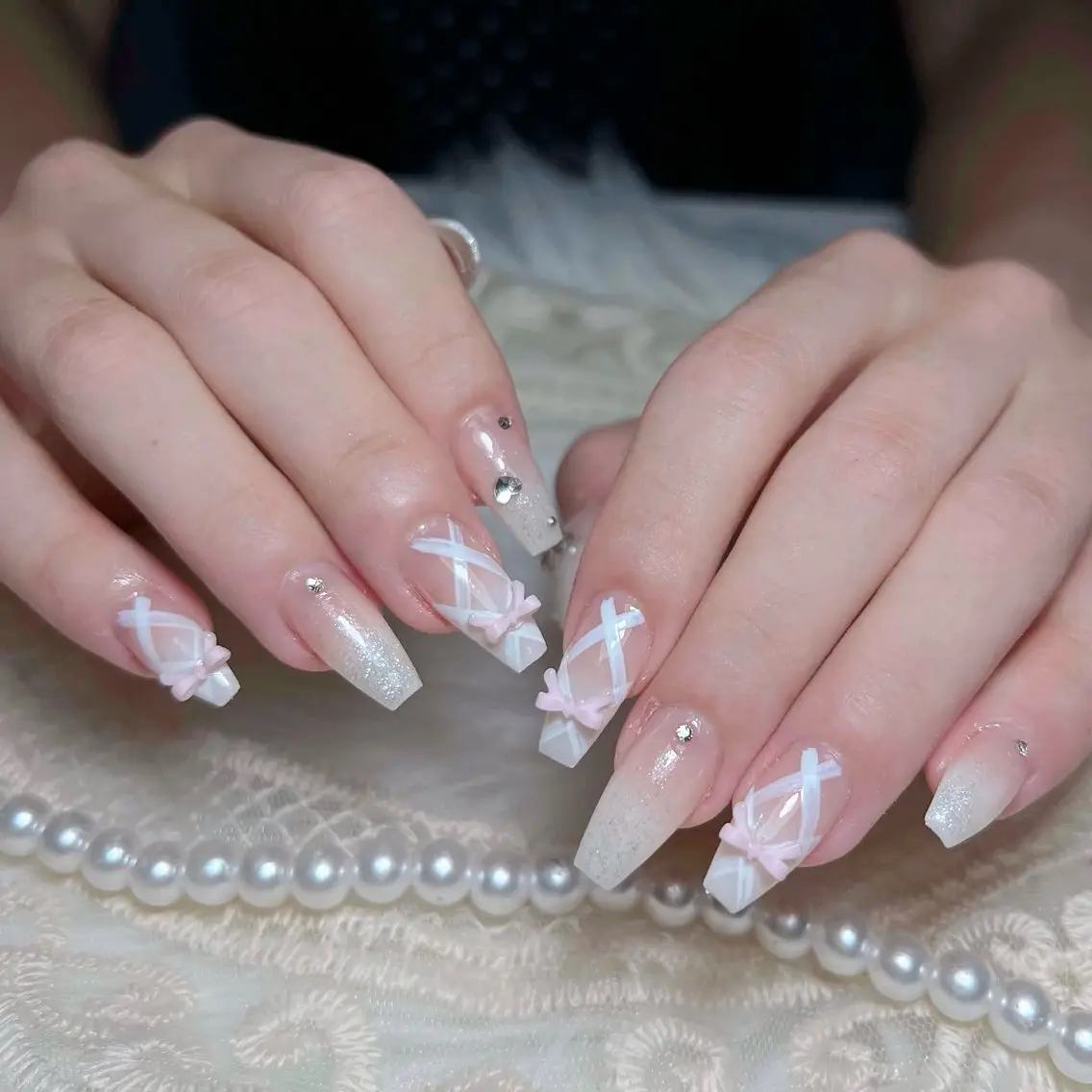 ネイル オーロラネイル 長さ出し フラッシュネイル フレンチネイル ジェルネイル ハンドネイル Amee Nail Salonのネイルデザイン