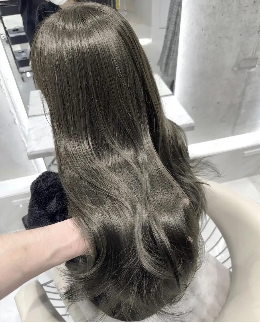 ロング カラー ダブルカラー オリーブグレー レイヤー/グレージュ 渋谷表参道/小森波琉のヘアスタイル