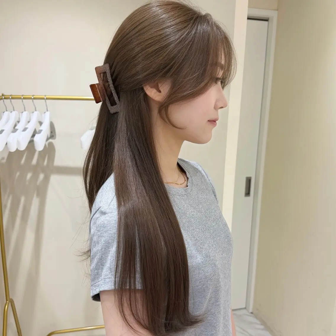 ロング カラー ヘアアレンジ ベージュカラー 透明感カラー 顔周りカット 髪質改善 レイヤーカット カット ヘアカラー トリートメント レイヤーカット🤍 RINAのヘアスタイル