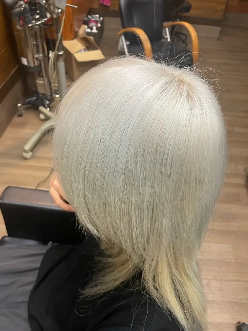 カラー 秋谷 威晴のヘアスタイル