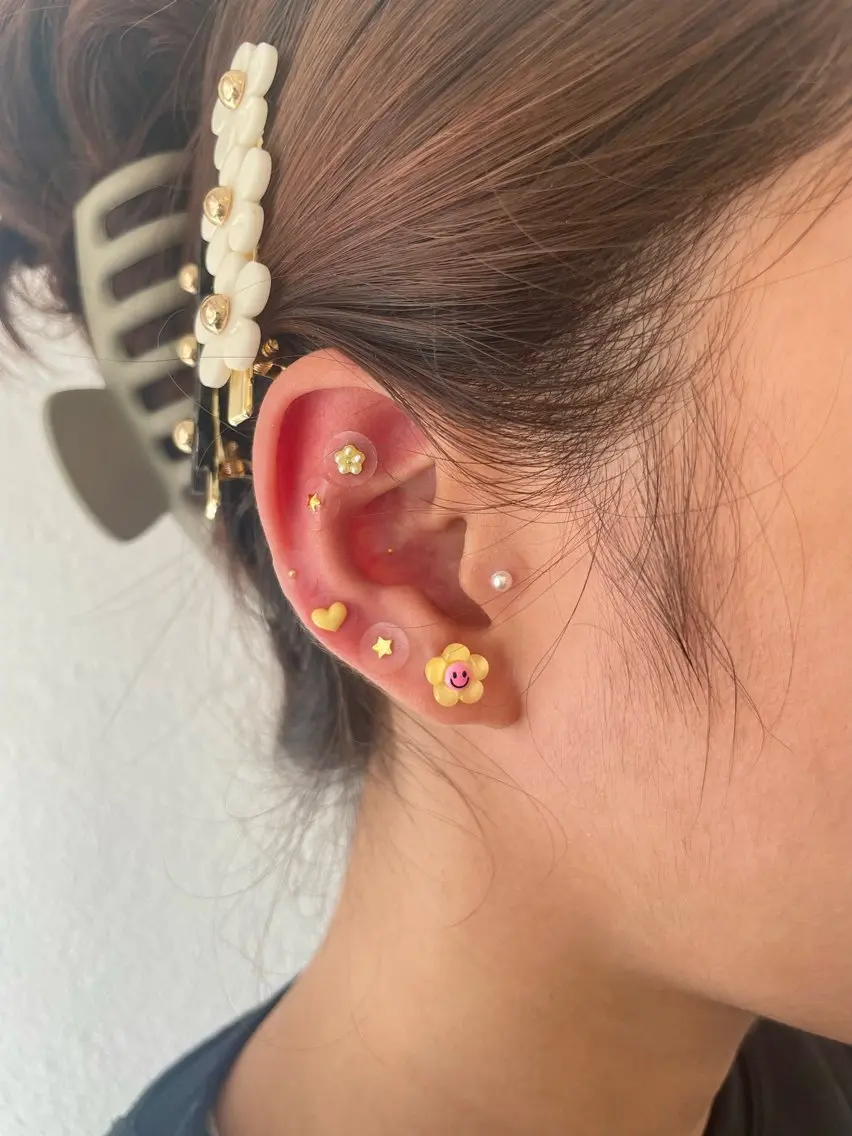 【10粒 耳つぼジュエリー💎👂🏻✨】オシャレを楽しみながら健康に♪ピアスを外してからお越しください。の写真