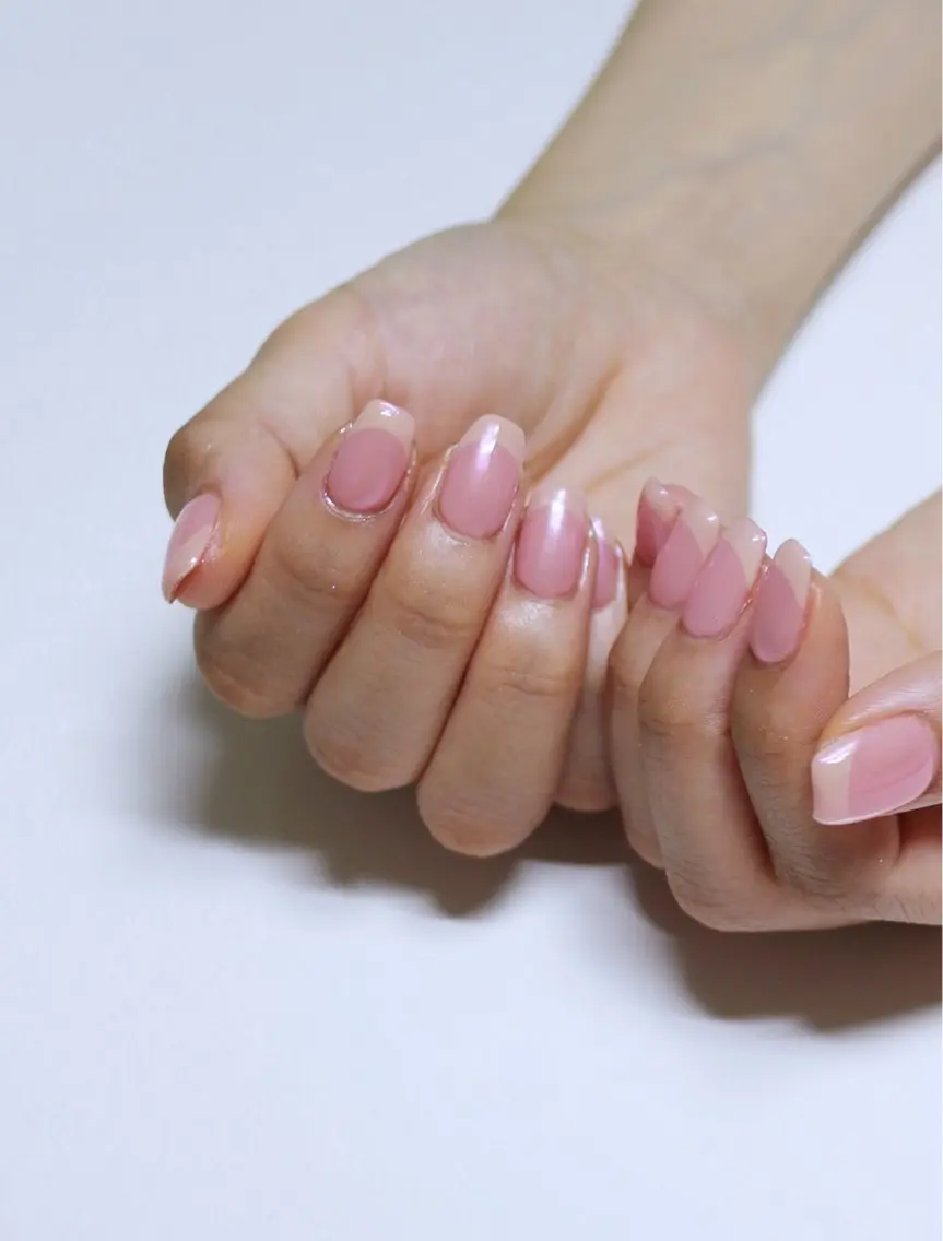ネイル オーロラネイル フレンチネイル ミラーネイル ピンク ハンドネイル Baku Nailsのネイルデザイン