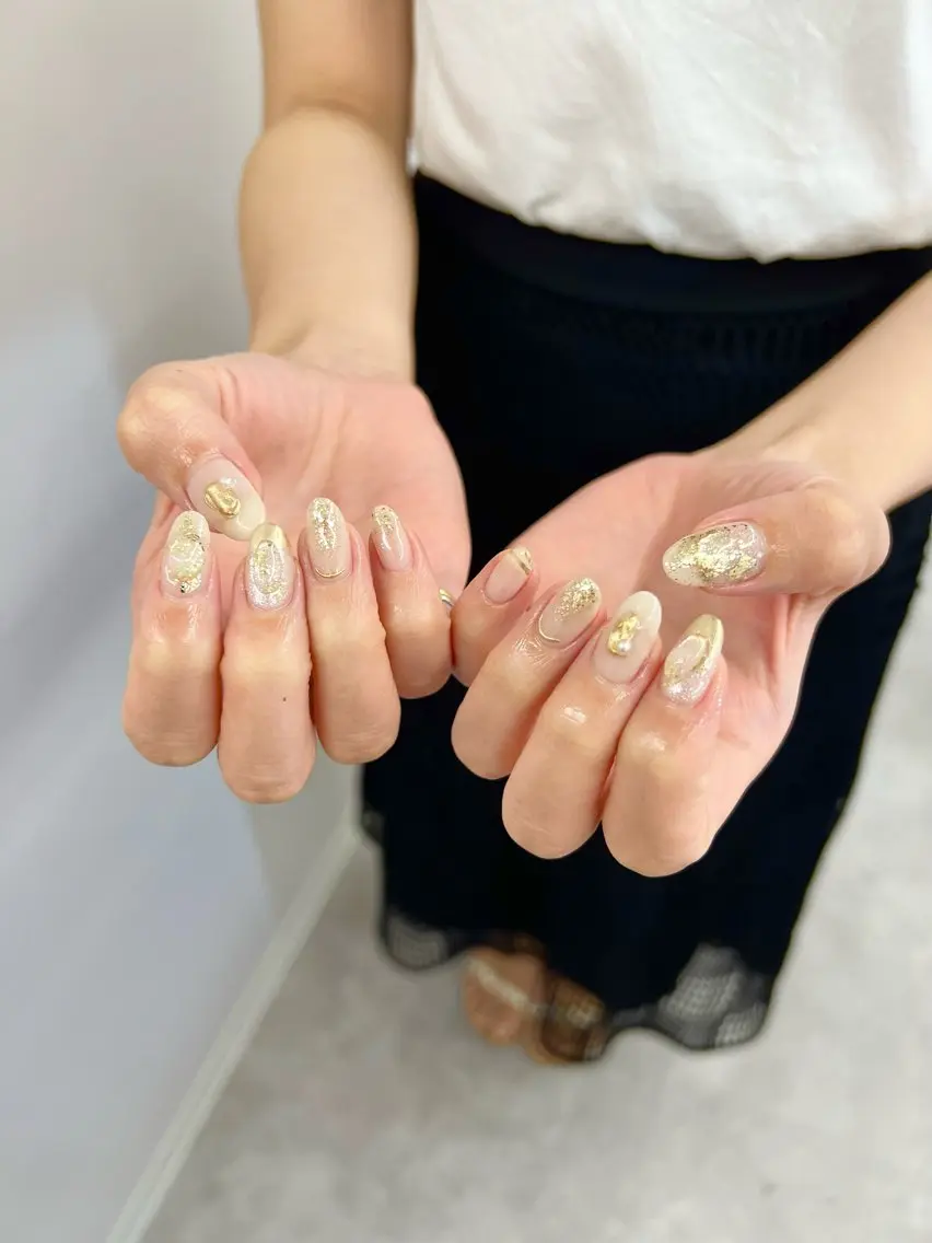 ネイル ジェルネイル ゴールド 韓国ネイル マグネットネイル ミラーネイル ハンドネイル ハンドケア Bana_ Nailのネイルデザイン