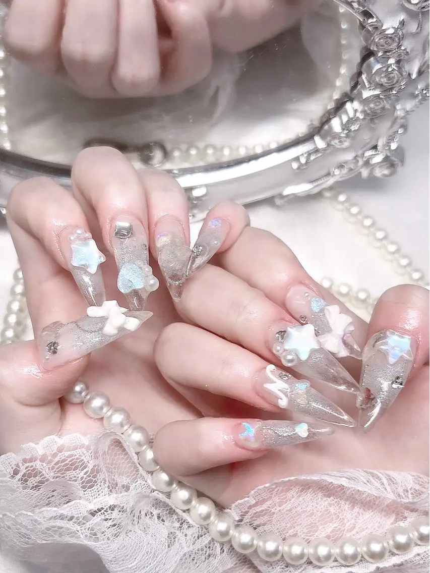 ネイル ハンドネイル ️🫧みつき/ 渋谷/痛ネイル️🫧のネイルデザイン