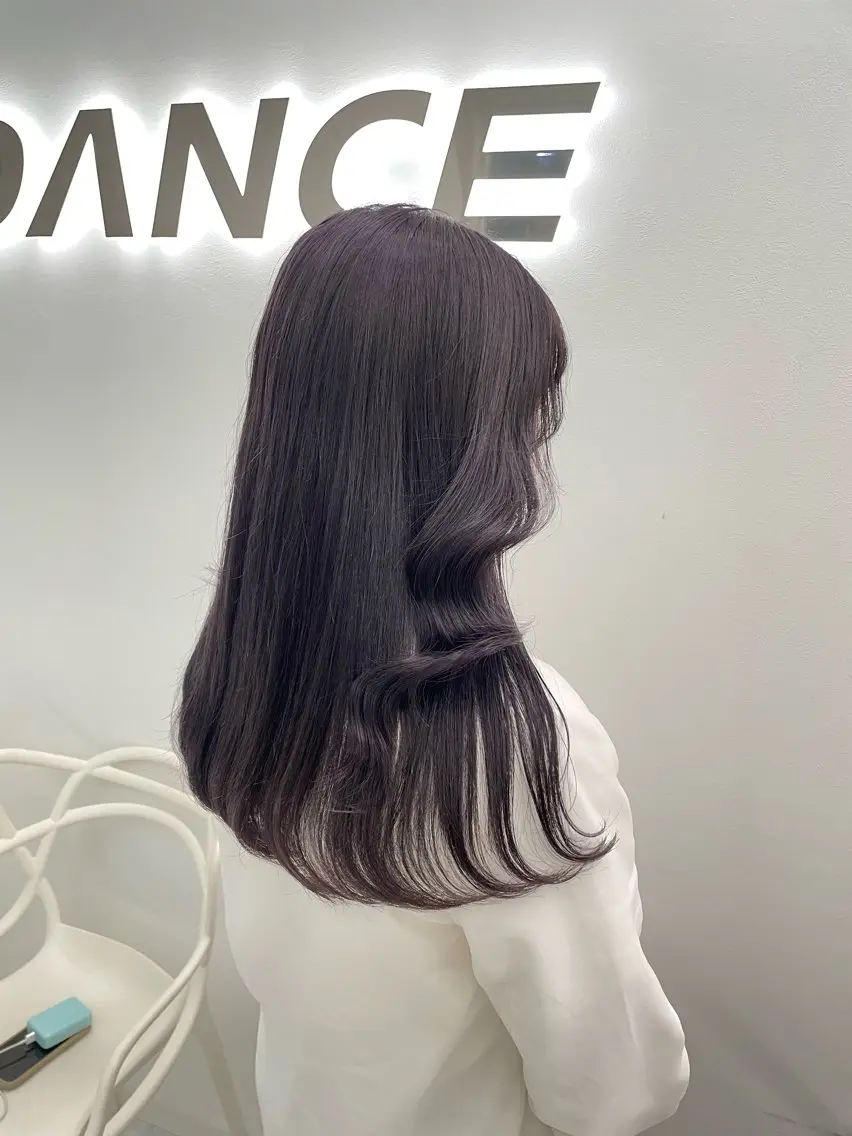 ロング ヘアカラー 🤍韓国艶ワンホン ヘアMayu🤍のヘアスタイル