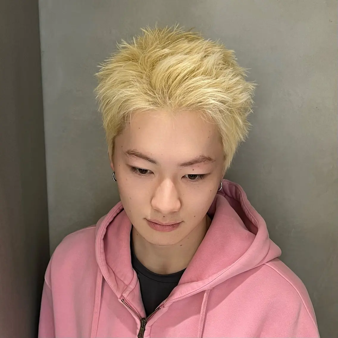 メンズ メンズバレイヤージュ メンズブリーチ ダウンパーマ メンズ韓国風 メンズパーマ カット ヘアカラー トリートメント 【メンズ特化⚡️】 曲がる矯正/千原涼麻のヘアスタイル